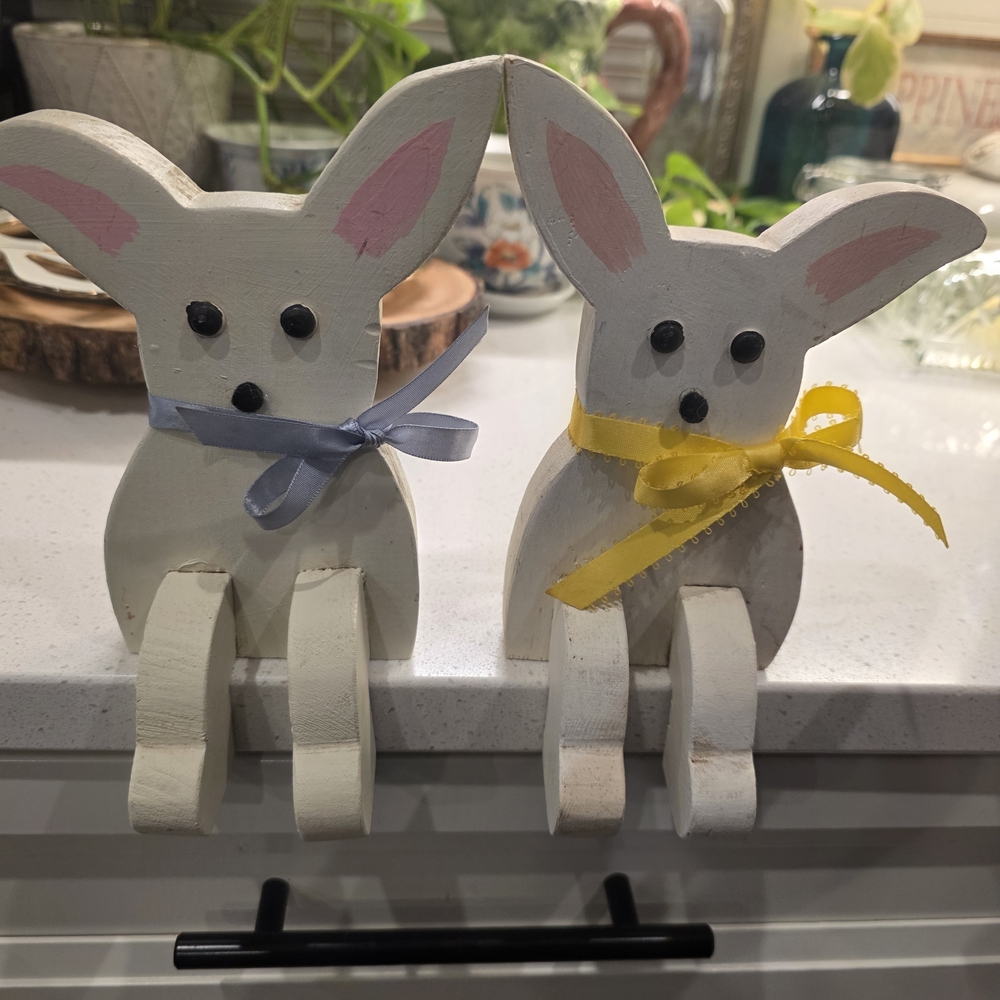 Adorable Bunny Decor with Pink and‎ Yellow Accents